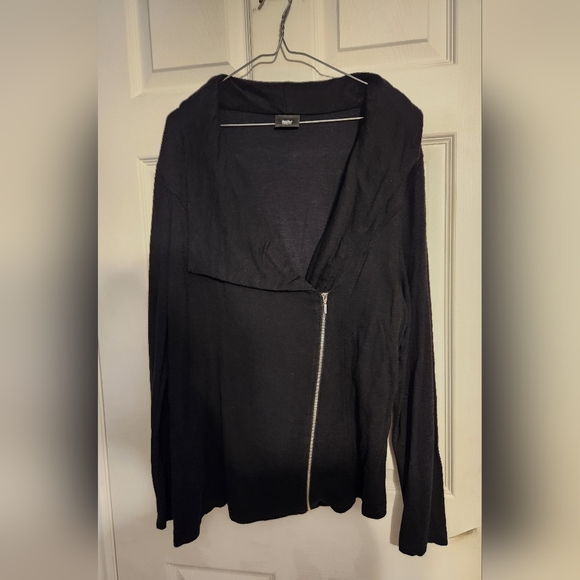 Tops - Picture 3 of 16